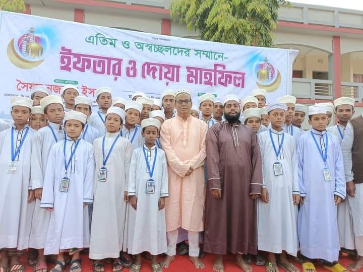 শিবগঞ্জে আর্তমানবেতর সেবায় নিয়োজিত সৈয়দ পরিবার ও জিকে ফাউন্ডেশন