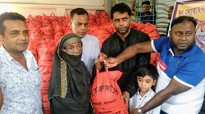 সুফিয়া আমজাদ ফাউন্ডেশনের পক্ষ থেকে ঈদ উপহার বিতরণ