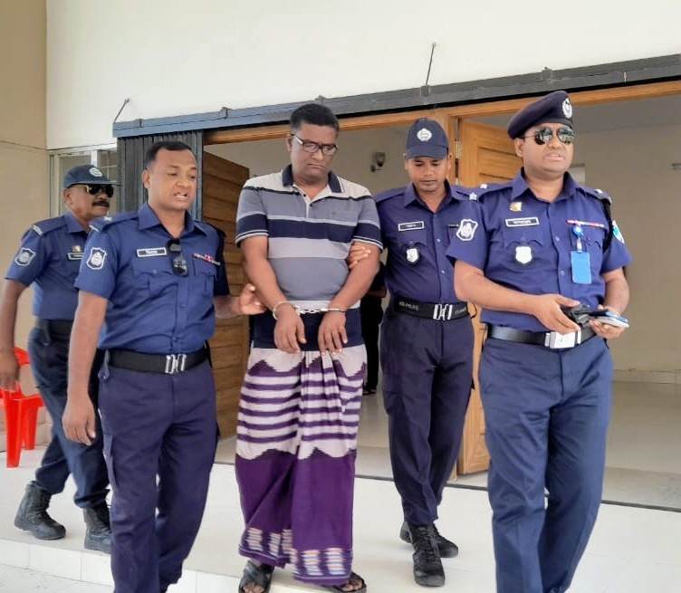সুদের টাকার জন্য ভর্ৎসনা। মৃতের পকেটে চিরকুট- 