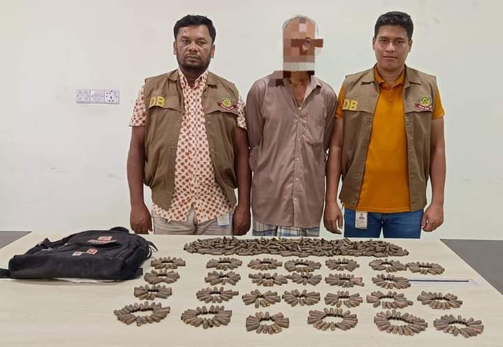 চট্টগ্রামে ২০৮০ টি বিভিন্ন অস্ত্রের কার্তুজের খোসাসহ গ্রেফতার ১