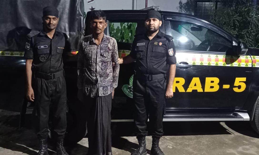 চাঁপাইনবাবগঞ্জের মোটরসাইকেলের ধাক্কায় বৃদ্ধা নিহতের ঘটনায় একজন গ্রেফতার
