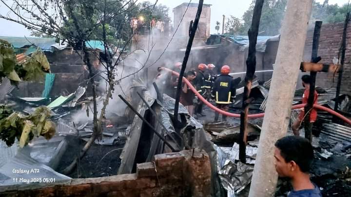 ঈদগাঁওতে দোকান ও কলোনীতে ভয়াবহ অগ্নিকান্ড