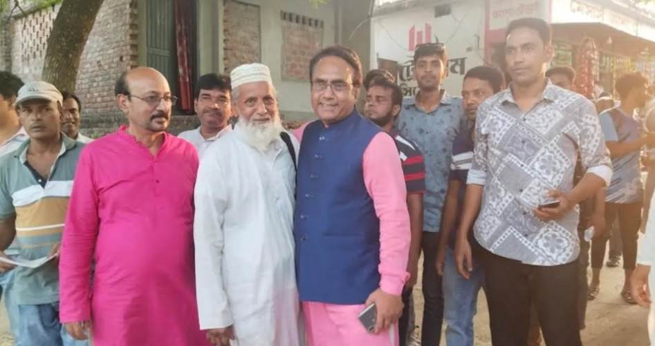 চাঁপাইনবাবগঞ্জে নৌকার পক্ষে জনমত গড়তে ডা. গোলাম রাব্বানীর গণসংযোগ 