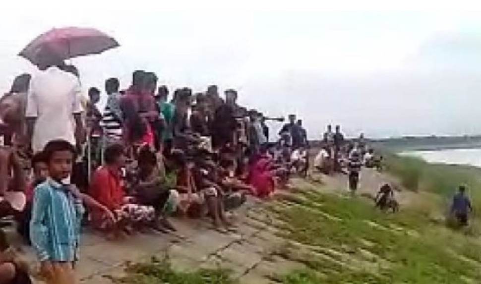 চাঁপাইনবাবগঞ্জে পদ্মা নদীতে নৌকা ডুবে এক কৃষকের মৃত্যু, নিখোঁজ ৩ 