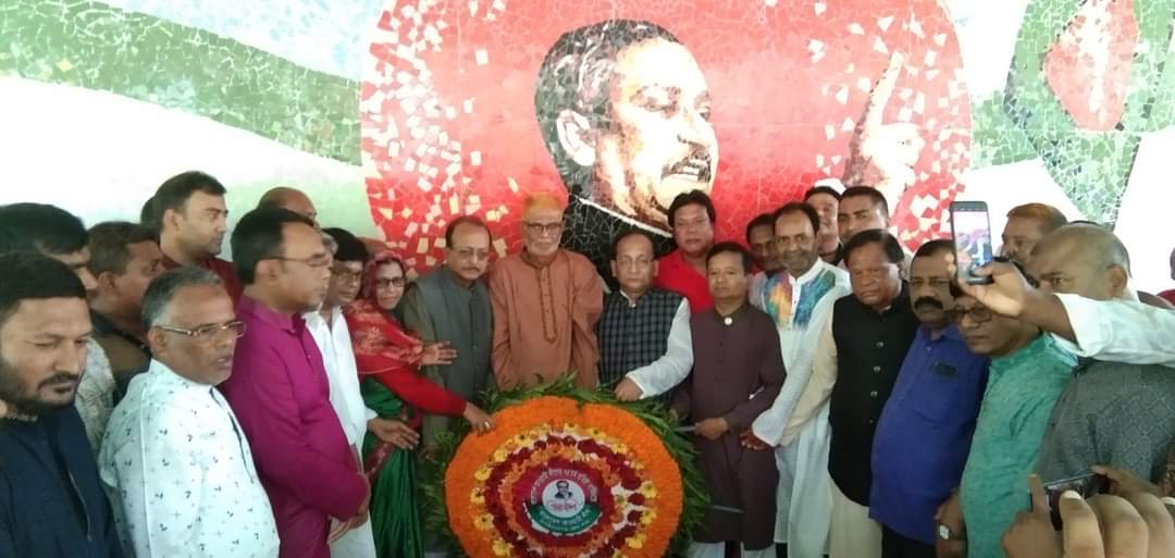 চাঁপাইনবাবগঞ্জে বর্ণাঢ্য আয়োজনে আওয়ামী লীগের ৭৪তম প্রতিষ্ঠা বার্ষিকী উদযাপন