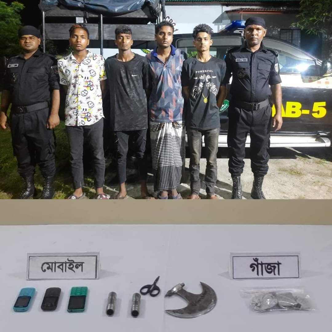 চাঁপাইনবাবগঞ্জে কিশোর গ্যাংয়ের ৪ সদস্যকে গ্রেফতার করেছে র‍্যাব-৫