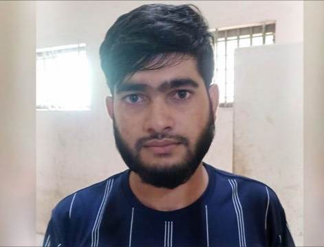 চাঁপাইনবাবগঞ্জের শিবগঞ্জে চাঁদাবাজীকালে পুলিশের হাতে ভূয়া পুলিশ আটক