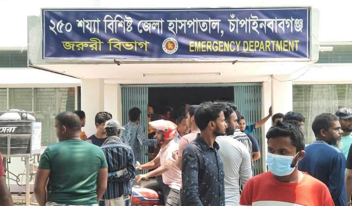 চাঁপাইনবাবগঞ্জে পৃথক বজ্রপাতে ৩ জনের মৃত্যু 
