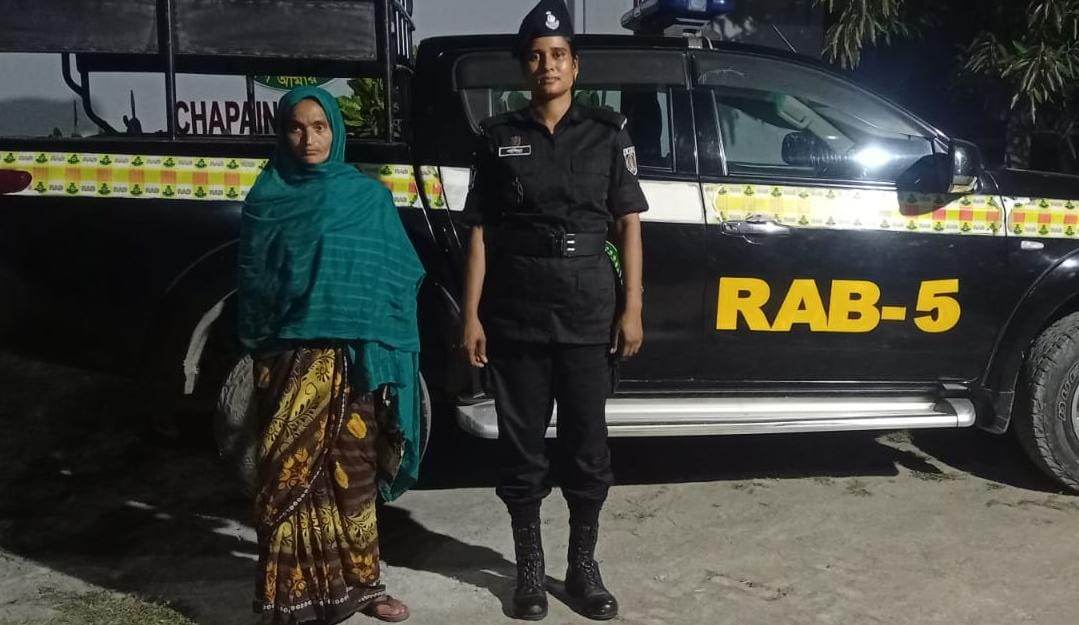 চাঁপাইনবাবগঞ্জে কোটি টাকার হেরোইন সহ এক নারীকে গ্রেফতার করেছে র্র্যাব