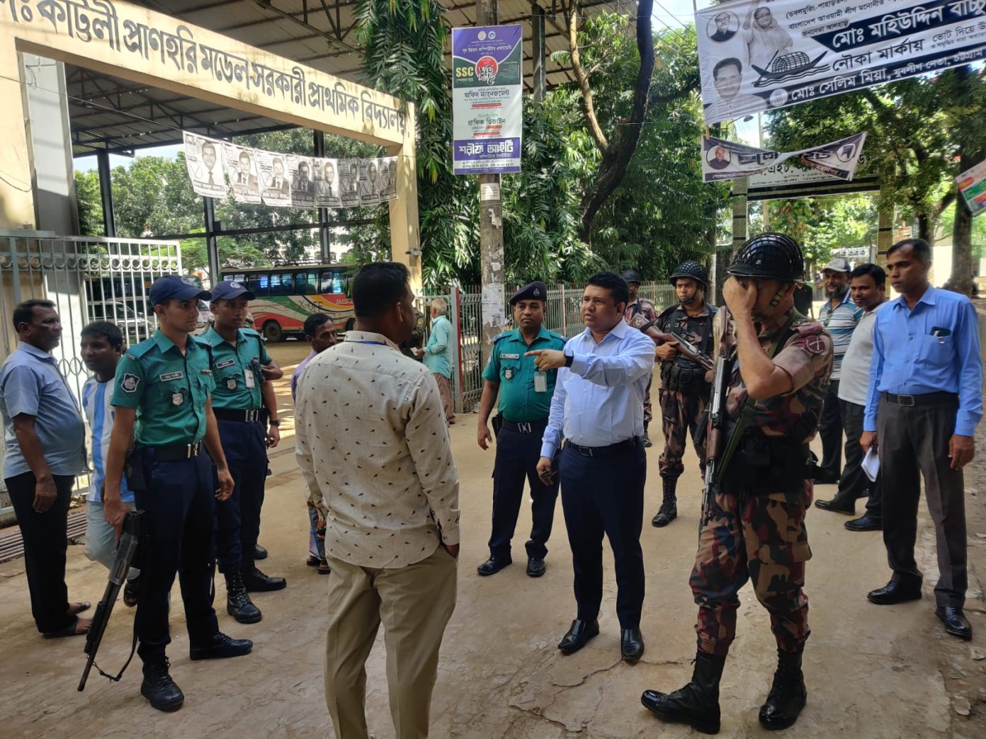 সিসি ক্যামেরার আওতায় চট্টগ্রাম-১০ আসনের উপ-নির্বাচনে চলছে ভোটগ্রহণ
