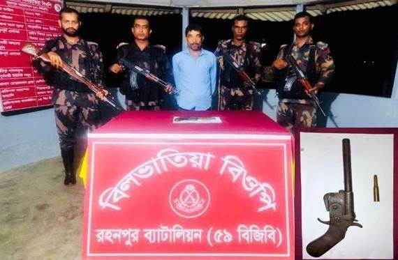 চাঁপাইনবাবগঞ্জের বিলভাতিয়া সীমান্তে দেশী পিস্তল, গুলিসহ ১ জন আটক