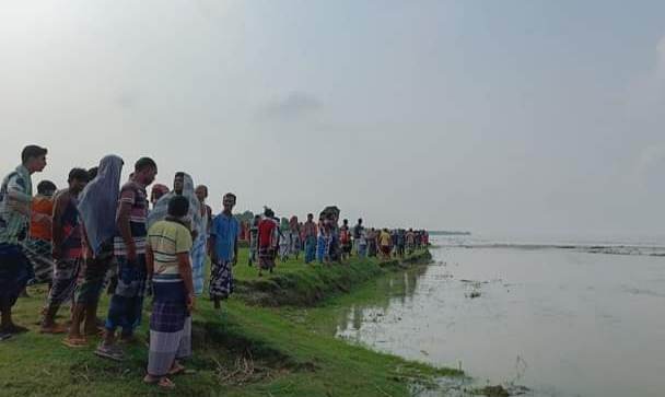 চাঁপাইনবাবগঞ্জে পদ্মা নদীতে নৌকা ডুবে একজন নিখোঁজ 