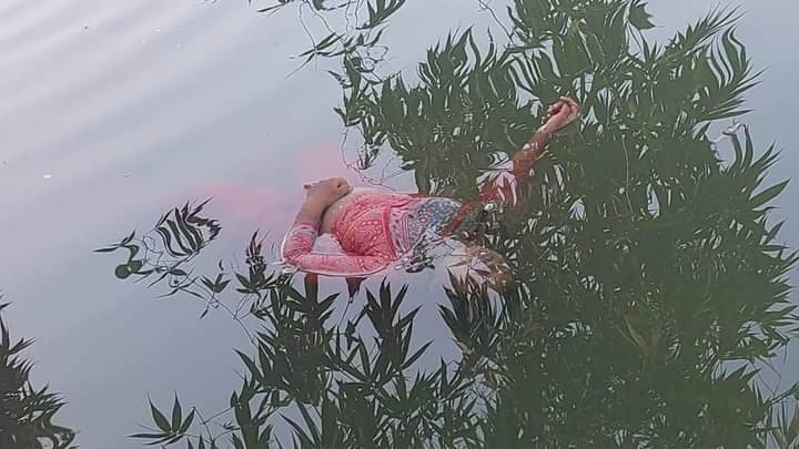 চাঁপাইনবাবগঞ্জের রামচন্দ্রপুরহাটে পাগলা নদীতে বেবি নামের এক যুবতীর লাশ উদ্ধার 