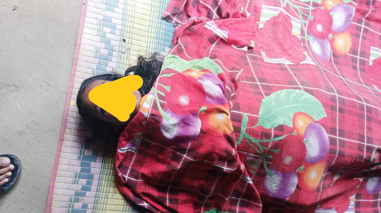 চাঁপাইনবাবগঞ্জের গোমস্তাপুরে গলায় ফাঁস দিয়ে এক মহিলার আত্মহত্যা