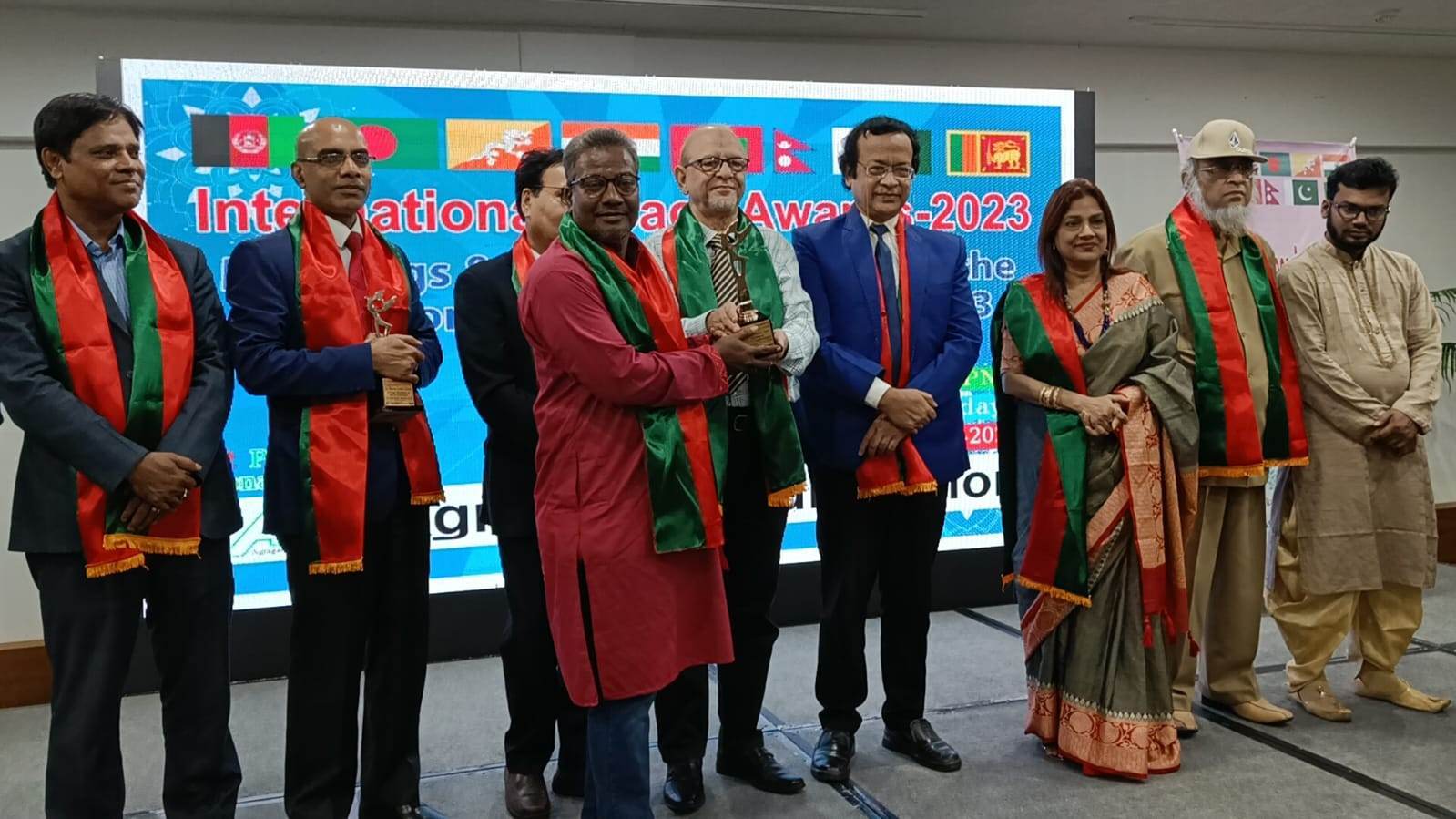 চাঁপাইনবাবগঞ্জের বরেণ্য সাংবাদিক ফয়সাল আজম অ'পুর ইন্টারন্যাশনাল পিস এওয়ার্ড লাভ 