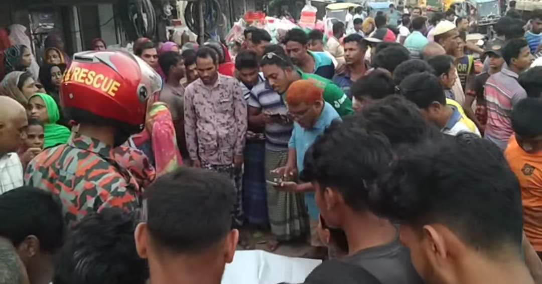 চাঁপাইনবাবগঞ্জের শিবগঞ্জে ট্রাকের ধাক্কায় একজনের মৃত্যু হয়েছে
