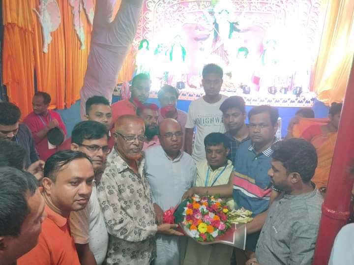 কক্সবাজারে বিভিন্ন পূজা মণ্ডপ পরিদর্শন করেছেন সাবেক এমপি লুৎফুর রহমান কাজল