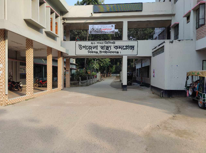 শিবগঞ্জে অর্থ বরাদ্দের অভাবে ১৮ দিন থেকে সরকারি অ্যাম্বুলেন্স বন্ধ, দুর্ভোগে রোগীর স্বজনরা  