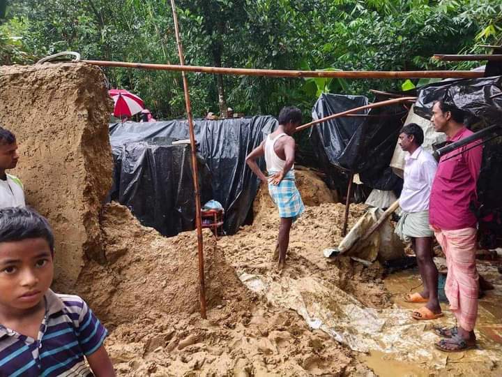 কক্সবাজারে মাটি চাপায় একই পরিবারের ৪ জনের মৃত্যু
