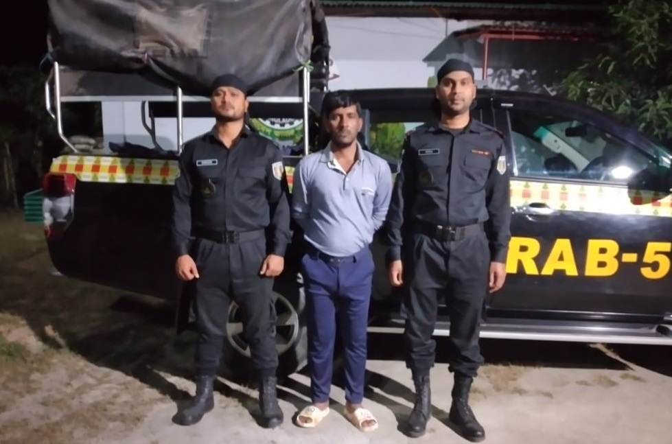 চাঁপাইনবাবগঞ্জে হেরোইন সহ এক জনকে গ্রেফতার করেছে র্র্যাব