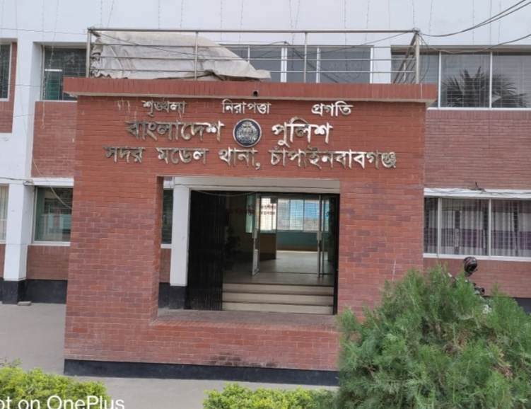 চাঁপাইনবাবগঞ্জের মসজিদের সামনে বিকট শব্দে দুটি ককটেল বিস্ফোরণ