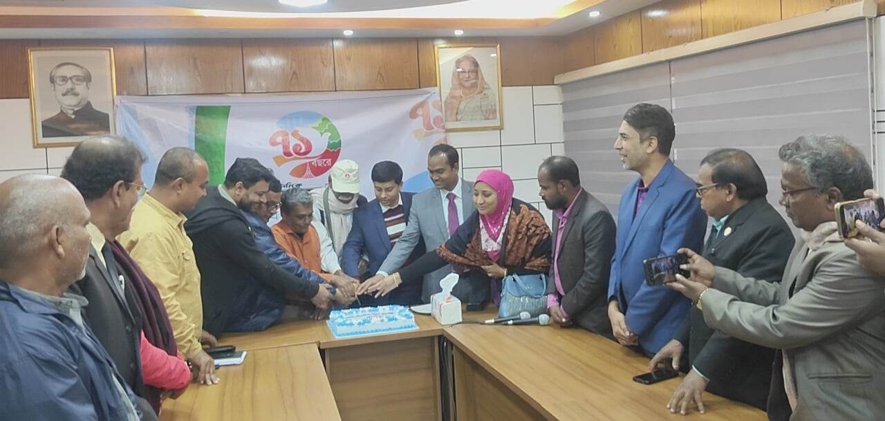 শিবগঞ্জে উৎসাহ উদ্দীপনার মধ্য দিয়ে দৈনিক ইত্তেফাকের ৭১তম প্রতিষ্ঠা বার্ষিকী পালিত
