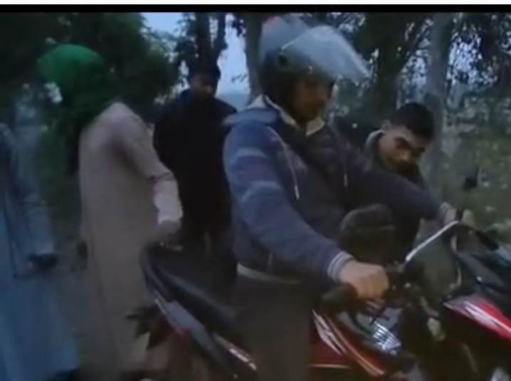 নাচোলে আস্থা এগ্রো ফার্মের ট্রাক্টরের বর্জ্য রাস্তা কর্দমাক্ত, দূর্ঘটনার স্বীকার শতাধিক যান