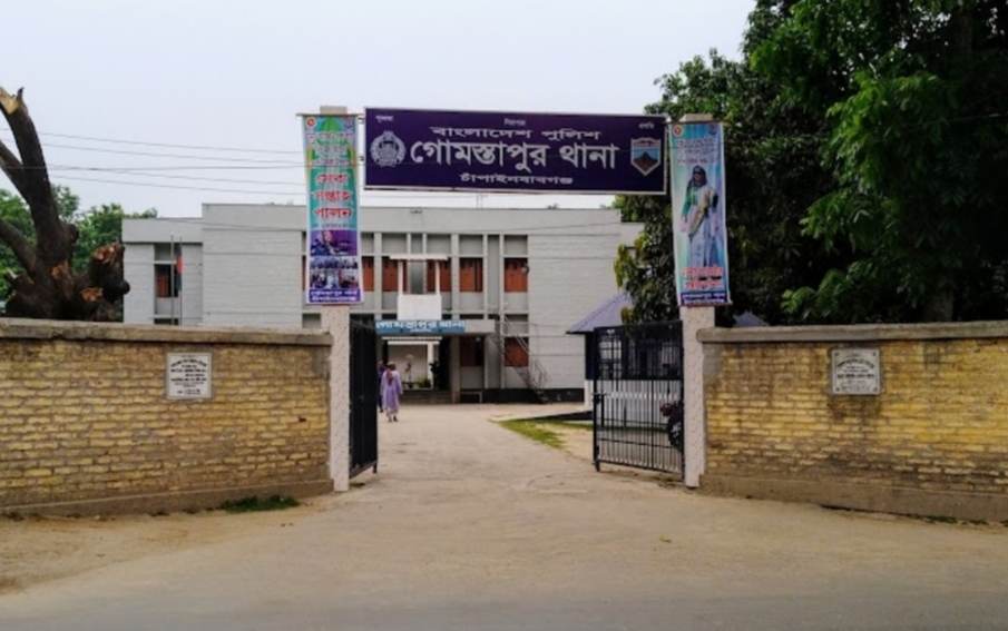 গোমস্তাপুরে পুলিশের পোশাকে মুরগী ব্যবসায়ির নিকট থেকে টাকা ছিনতাই 