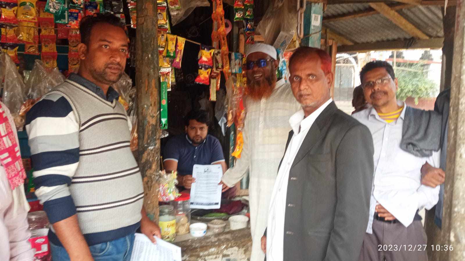 টাঙ্গাইলের মধুপুরে পৌর বিএনপির লিফলেট বিতরণ ও গণসংযোগ