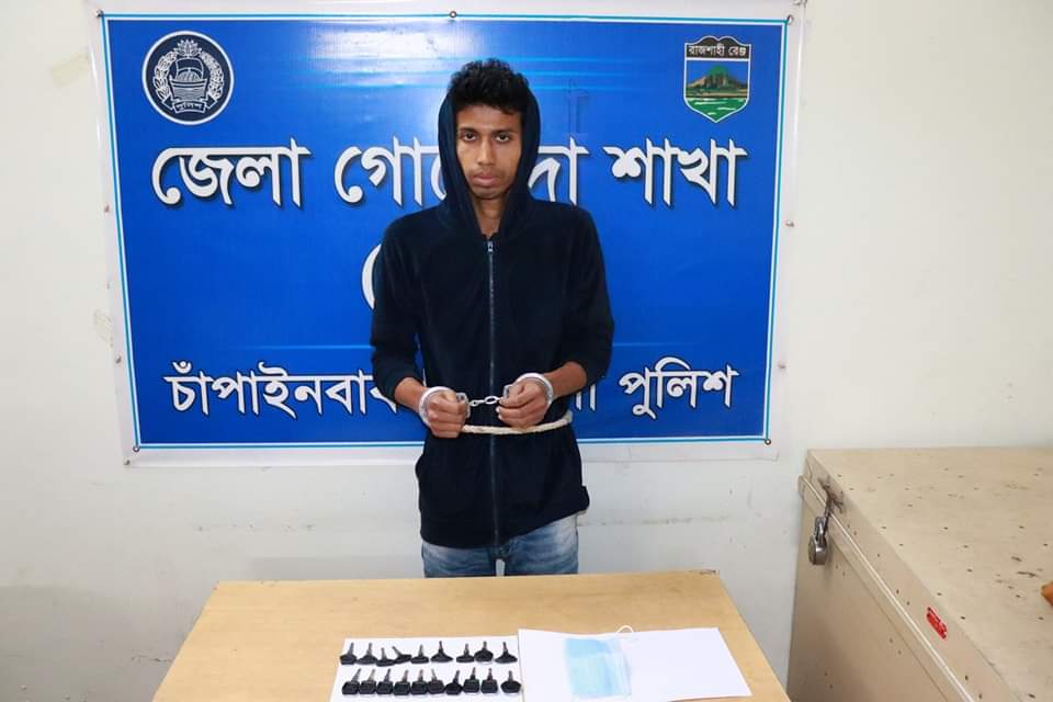 চাঁপাইনবাবগঞ্জে চোরাই মোটরসাইকেল সহ এক জনকে আটক করেছে ডিবি পুলিশ 