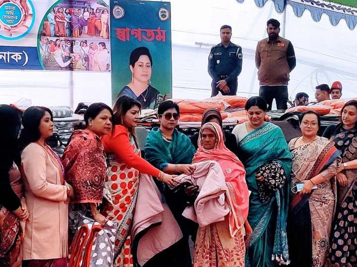 চাঁপাইনবাবগঞ্জের নাচোলে পুনাক এর উদ্যোগে কম্বল বিতরণ