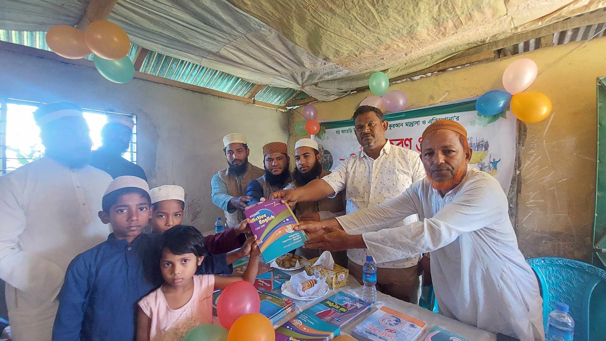 বড় জাংছড়ি ইবতেদায়ী তা'লীমুল কুরআন মাাদ্রাসা ও এতিমখানায় নতুন বই বিতরণ 