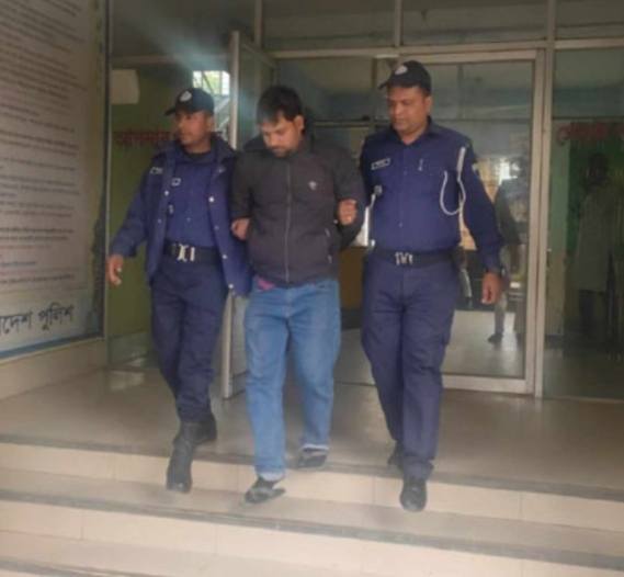 চাঁপাইনবাবগঞ্জে শিক্ষক নিয়োগ পরীক্ষায় ডিভাইস সহ এক পরীক্ষার্থী আটক