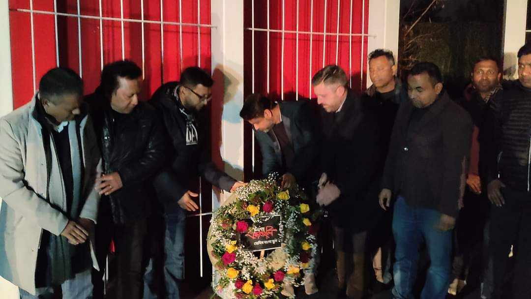 ইতালির পাদোভা স্হায়ী শহীদ মিনারে ভাষা শহীদদের শ্রদ্ধা জানিয়ে  পুষ্পস্তবক অর্পন 