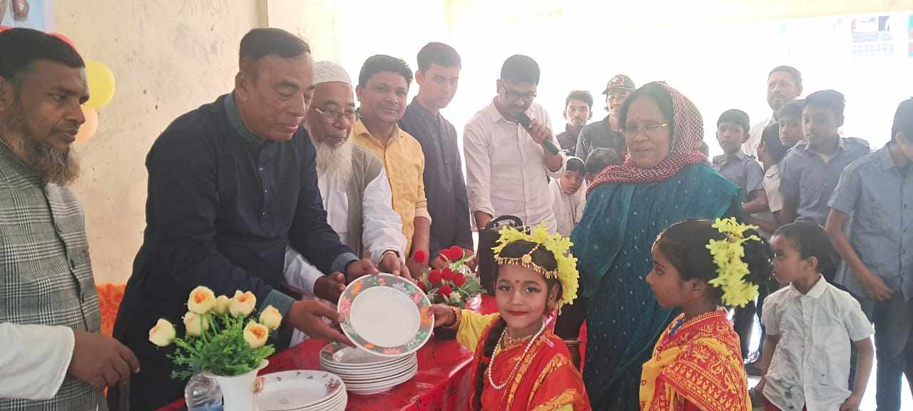 পূর্ব হরিশপুর সরকারি প্রাথমিক বিদ্যালয়ে বার্ষিক ক্রীড়া প্রতিযোগিতা ও পুরস্কার বিতরণ অনুষ্ঠিত হয়েছে