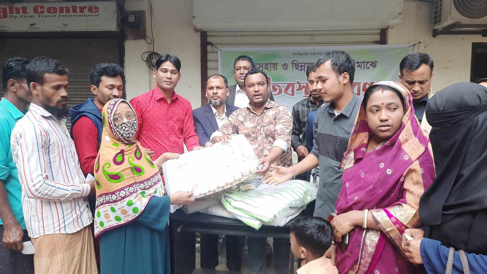 কক্সবাজারে শীতার্ত মানুষের পাশে সাংবাদিক সংসদ 