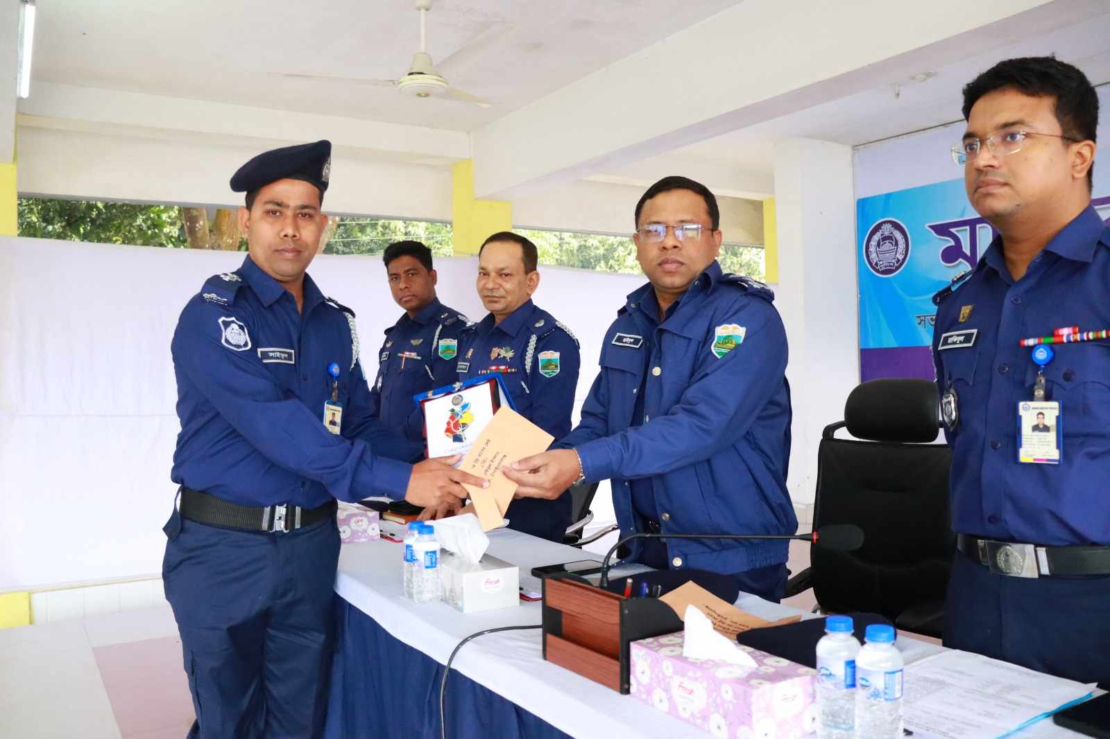 চাঁপাইনবাবগঞ্জ জেলায় শ্রেষ্ঠ হলেন এসআই সাইফুল ইসলাম ও এএসআই শহিদুল ইসলাম 