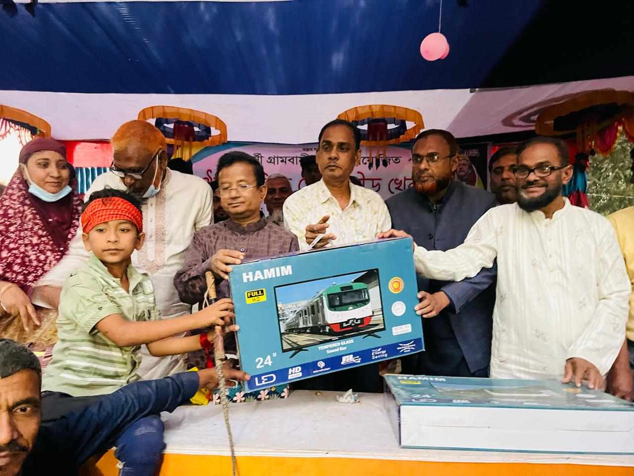 শিবগঞ্জে ঐতিহ্যবাহী ঘোড়দৌড় প্রতিযোগিতা, উৎসবে মাতল হাজারও মানুষ