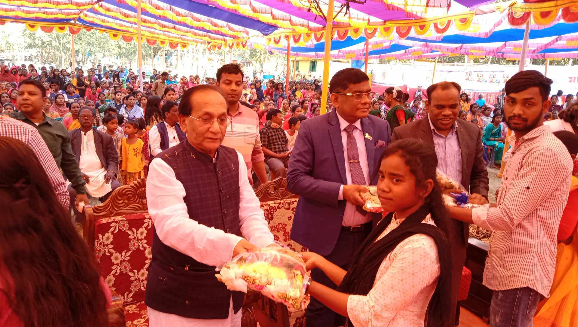 চাঁপাইনবাবগঞ্জে উত্তরবঙ্গ আদিবাসী ফোরামের আয়োজনে বৈচিত্র্যের মেলা অনুষ্ঠিত