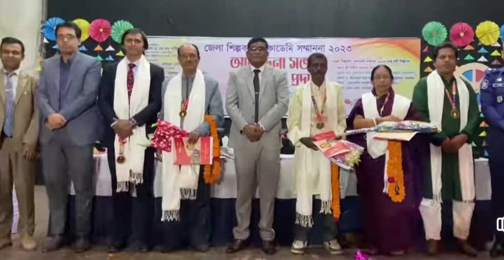 চাঁপাইনবাবগঞ্জে ৩ গুণী শিল্পী, গবেষক ও সংগঠনকে শিল্পকলা একাডেমির সন্মাননা প্রদান