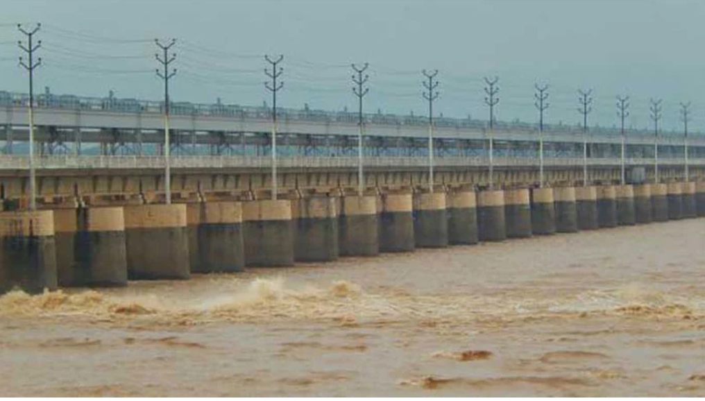 এ দূর্যোগে ফারাক্কার ১০৯ গেট খুলল ভারত