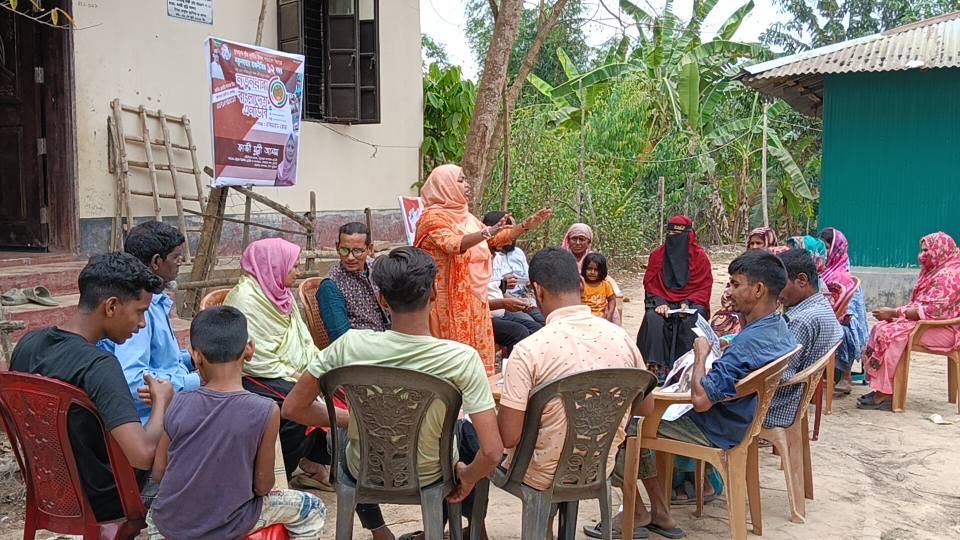 যুদ্ধ বন্ধের দাবিতে নতুনধারার গণস্বাক্ষর ও উঠান বৈঠক